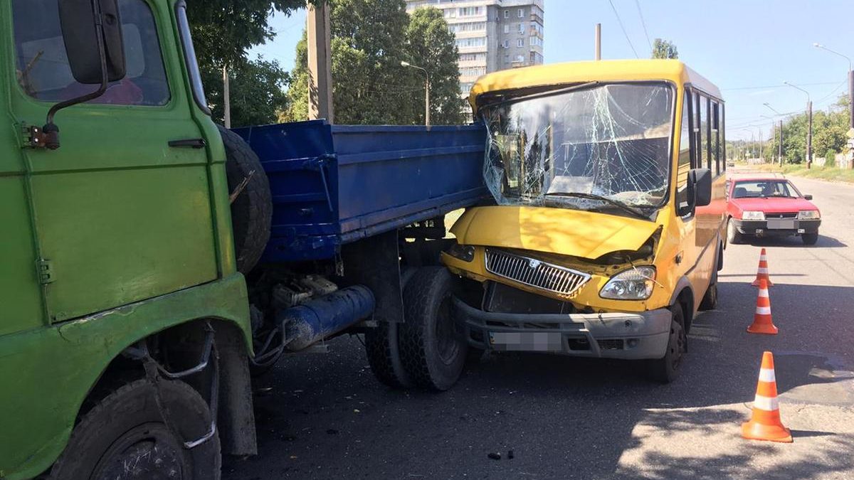 В Запорожье в результате ДТП семь человек попали в больницу, - ФОТО