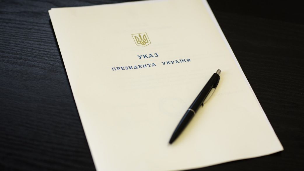 Запорізький рятувальник отримав нагороду від президента України