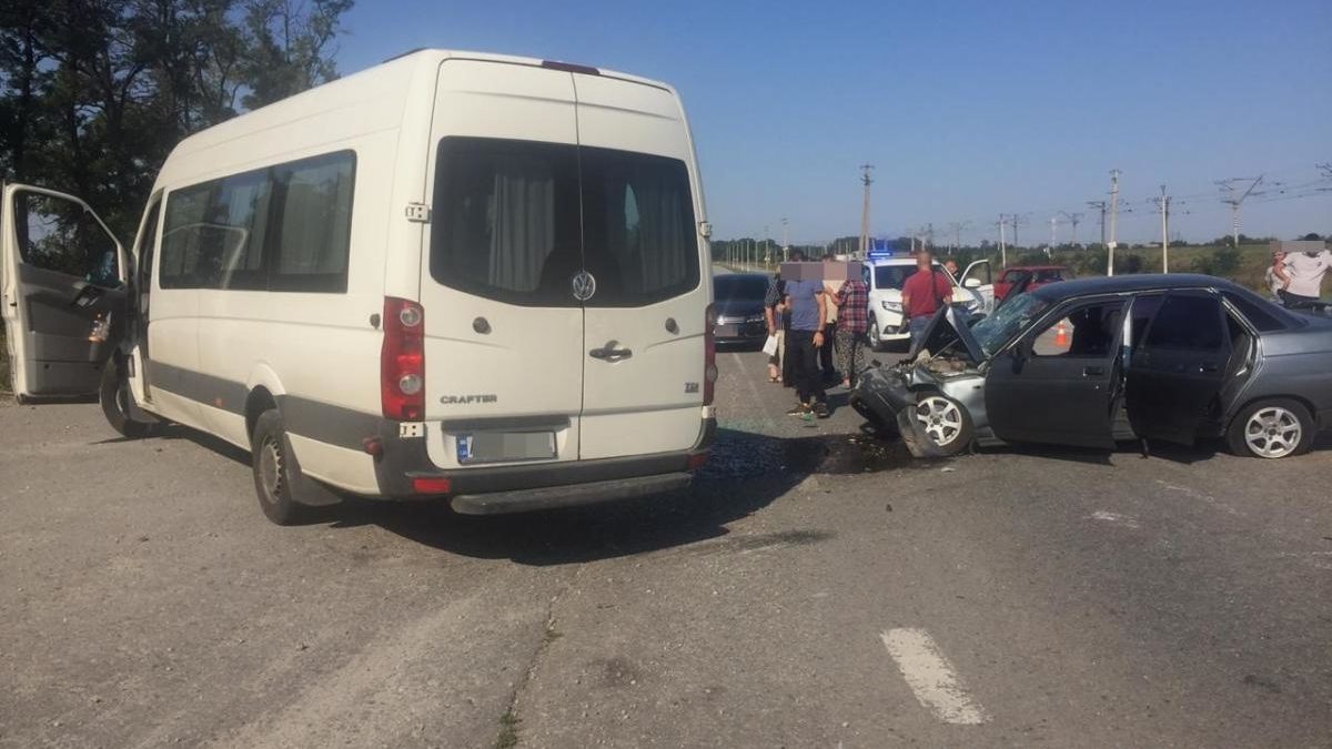 Під Запоріжжям сталася смертельна ДТП: одна людина загинула, двох доставили до лікарні, – ФОТО 