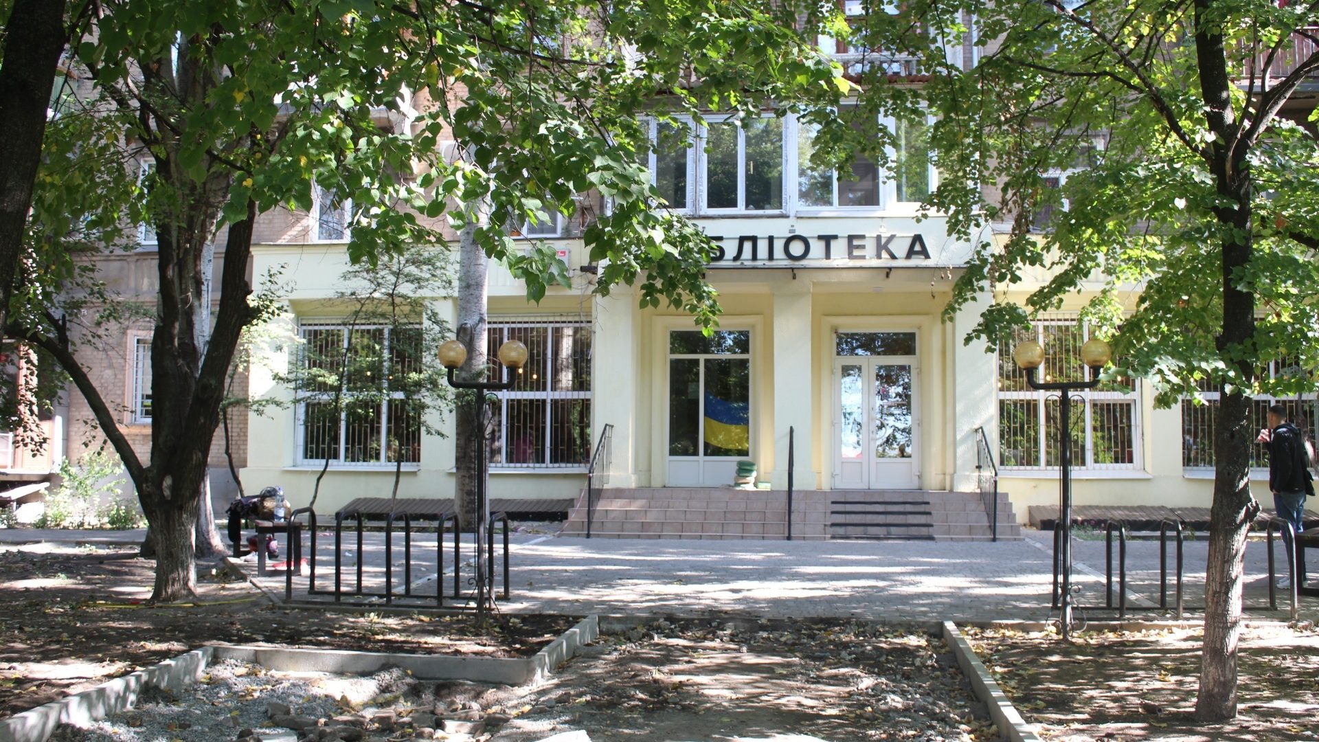 В Запорожском сквере строят новую зону отдыха, — ФОТО
