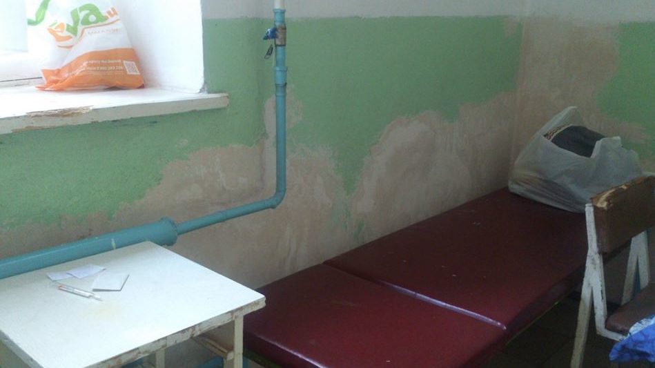 Обшарпанная и без душа: пациенты жалуются на состояние больницы в Запорожской области, — ФОТО