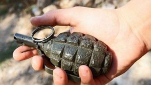 В Запорожье пьяный мужчина бегал по улице с гранатой, — ВИДЕО