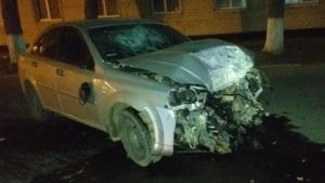 У Запоріжжі п'яний за кермом не помітив ані дерева, ані знаку, — ФОТО