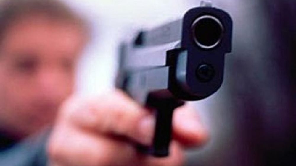 Постріл в обличчя: у Запоріжжі поліцейські поранили злодія 