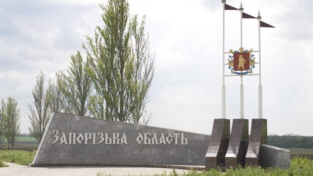 Під завалами будинку люди: росіяни масовано атакував КАБами Запорізьку область