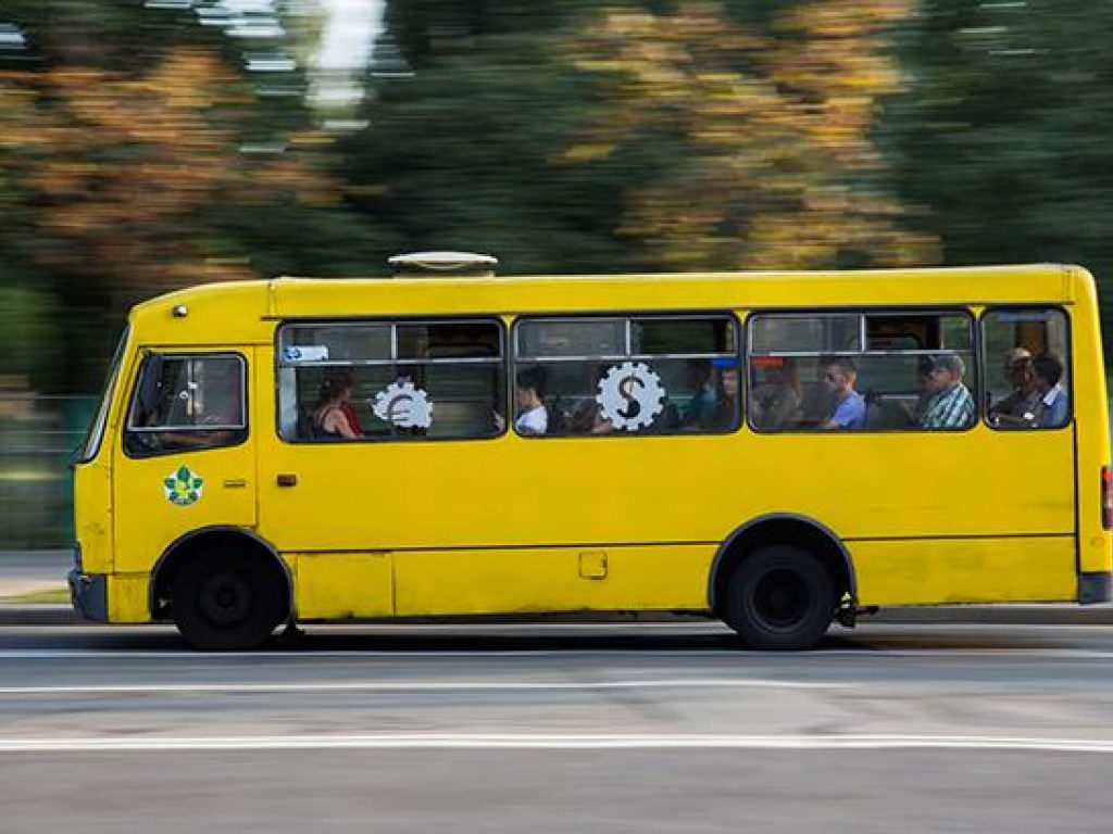 Ворог б'є по цивільному транспорту: автобуси в прифронтових громадах Запорізької області обладнують РЕБ і детекторами дронів