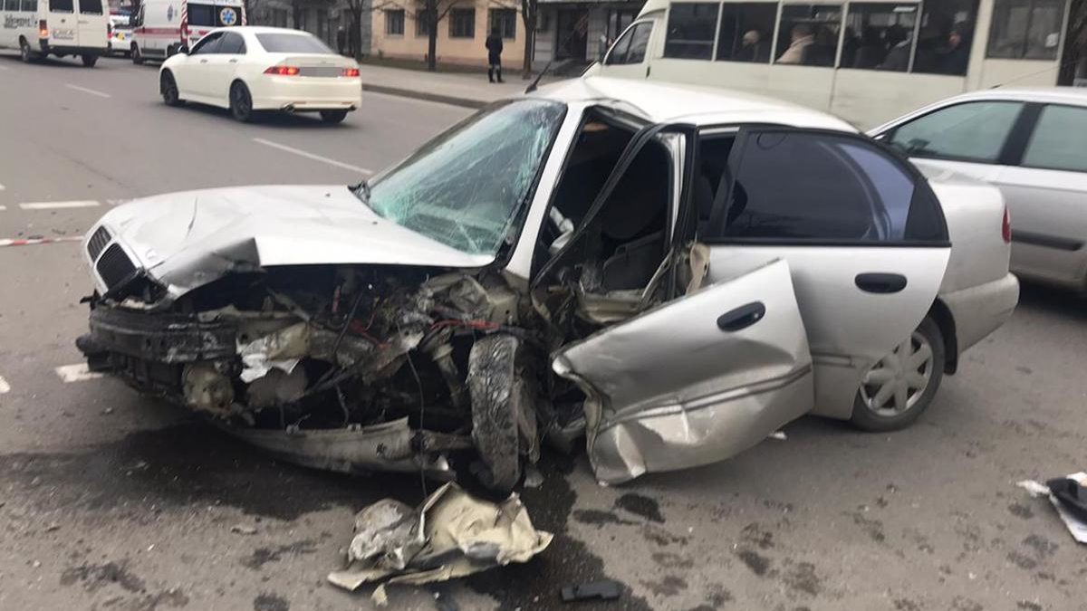 Поліція розповіла подробиці смертельної ДТП на Металургів, — ФОТО