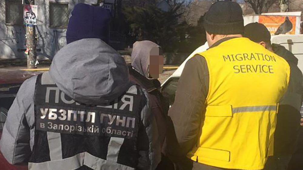 Запорізькі ринки перевірили на наявність нелегалів