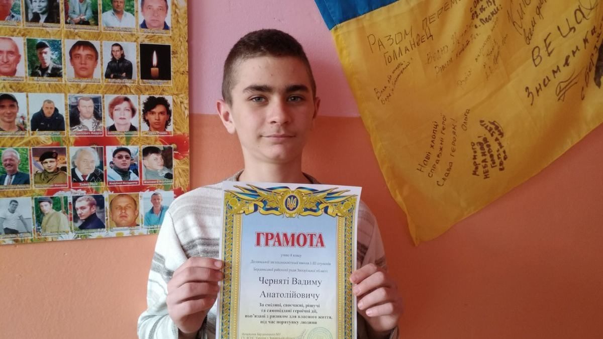 На Запоріжжі 14-річний школяр врятував рибалку, який провалився під лід, – ФОТО 