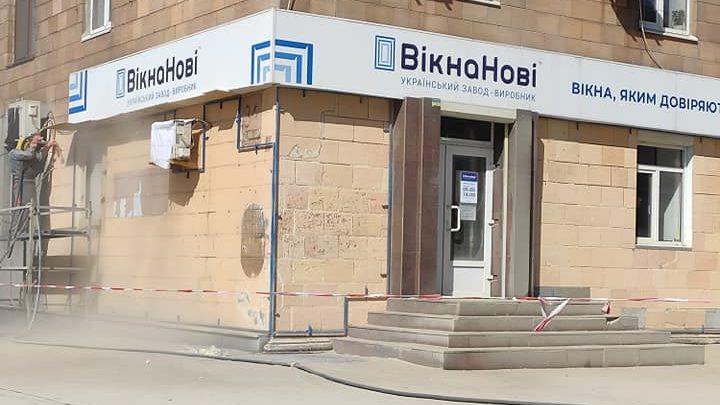 В Запоріжжі почали чистити піскоструєм будинок-пам'ятку, — ФОТО
