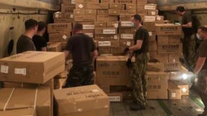 Мелітопольські льотчики доставлять в Україну запаси масок та тестів для виявлення коронавірусу, — ФОТО