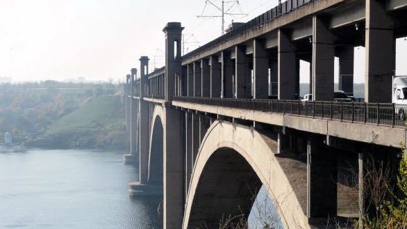 У Запоріжжі на мосту Преображенського сталася ДТП: постраждали дві жінки