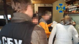 У Запоріжжі адвокат вимагав у підприємця мільйон гривень хабара