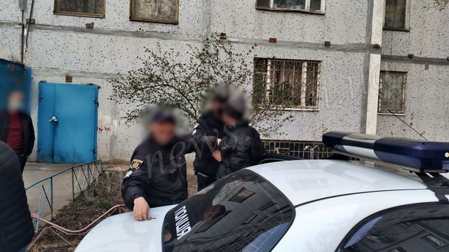 В Энергодаре благодаря бдительным соседям удалось задержать грабителей, которые забрались в квартиру средь бела дня