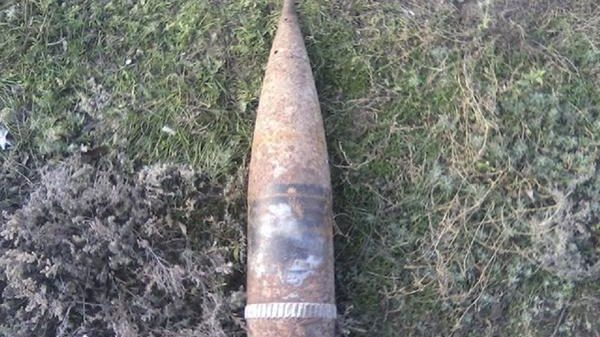 В Запорожье в частном дворе нашли военный снаряд