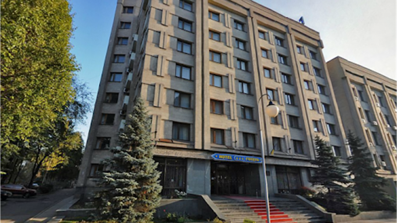 Эвакуированных из разрушенного дома запорожцев поселят в гостинице 