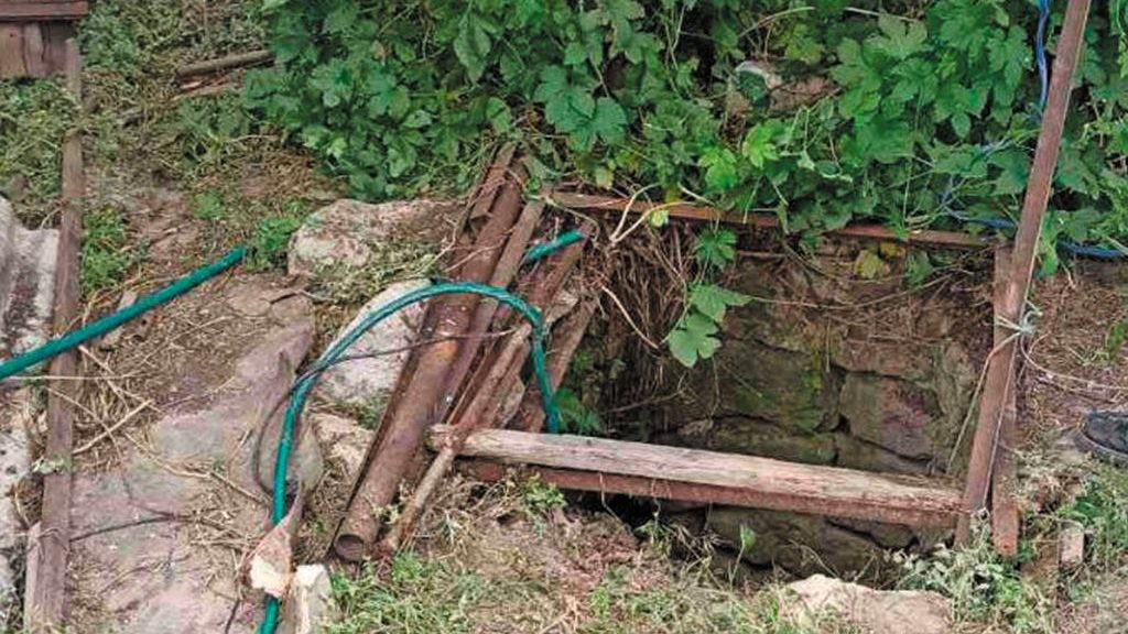 У Запорізькій області літня жінка впала в 17-метровий колодязь