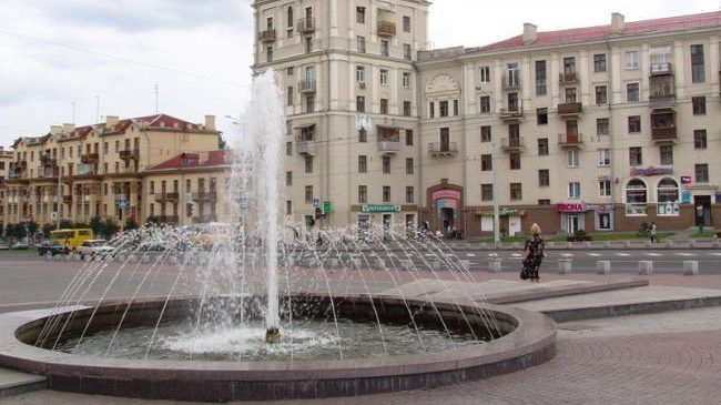 От рук вандалов пострадал фонтан в центре Запорожья