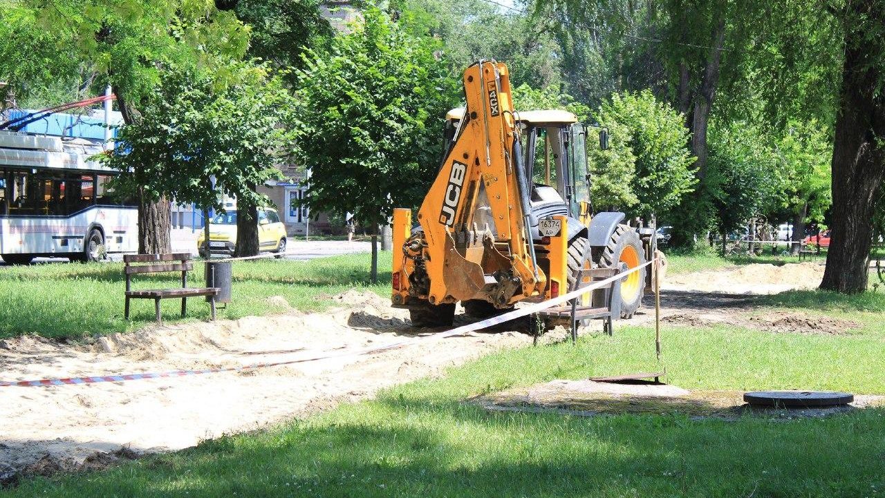 В центре Запорожья начали ремонтировать пешеходную зону