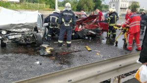 В Запорожье на ДнепроГЭСе произошло жуткое лобовое ДТП: автомобиль вылетел на встречку, – ФОТО, ВИДЕО