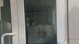 В Запорожье неизвестные разбили офис обслуживающей компании, — ФОТО