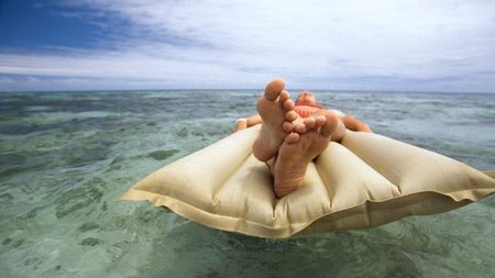 В Приморском Посаде мужчину отнесло от берега моря на полкилометра