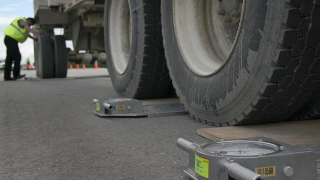 У Запорізькій області водій вантажівки намагався дати хабар поліцейському