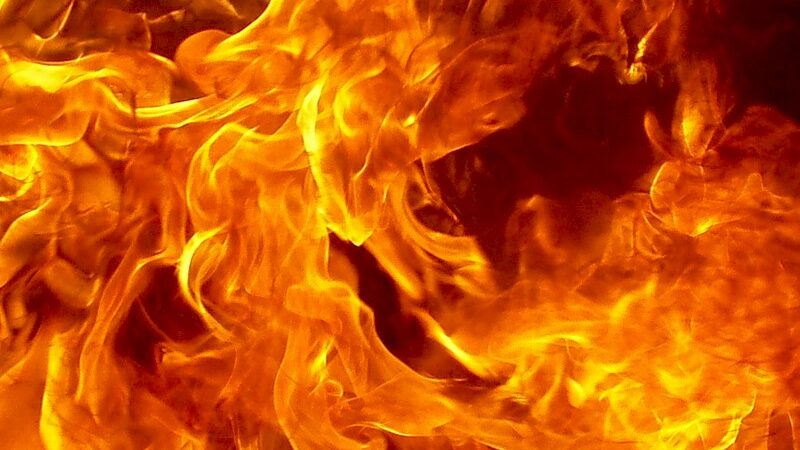 В Запорожье во время движения загорелся «Мерседес»