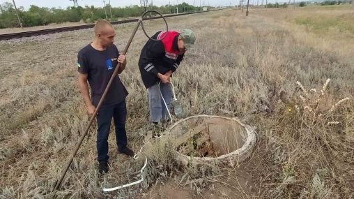 В Пологах врятували собаку, яка впала в колодязь, — ФОТО