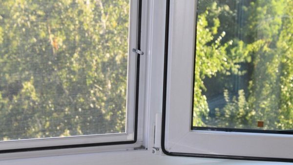 В Запорожье прохожие под домом нашли труп женщины: полиция рассказала подробности
