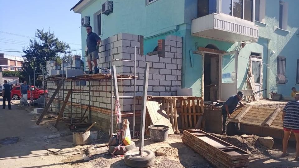 Недобросовестные запорожцы пристроили к дому целую комнату, — ФОТО