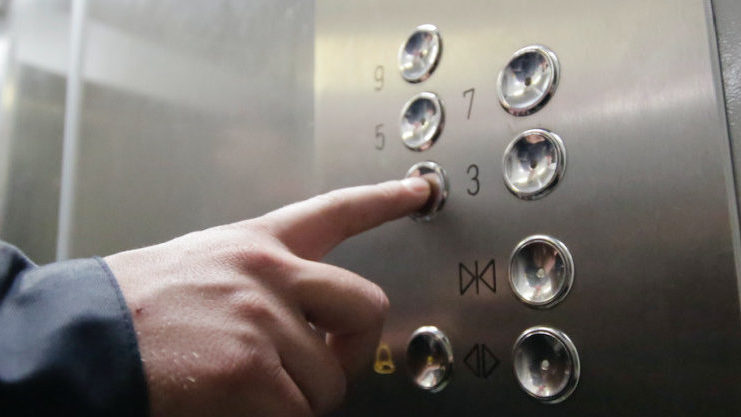 В Запорожье извращенец, который, угрожая ножом, приставал в лифте к детям, получил 6 лет тюрьмы