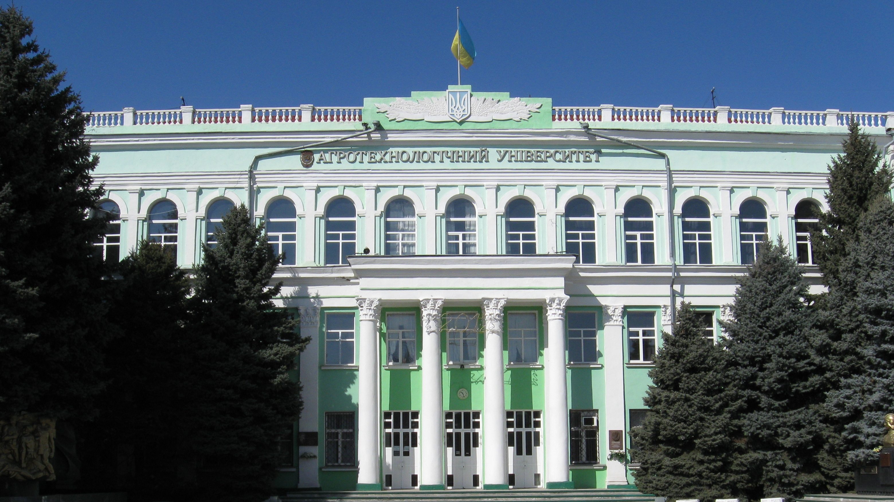 В запорожском университете студентов отправили на карантин из-за подозрения коронавируса у преподавателей
