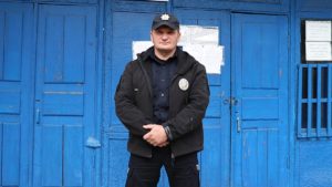На Запоріжжі поліцейський врятував працівника виборчої комісії