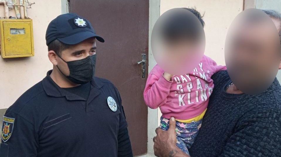 Пропал ребенок: 3-летняя девочка в Запорожской области самостоятельно прошла 2 километра