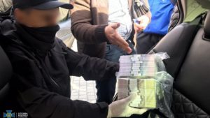 Бывшее руководство Госгеокадастра в Запорожской области поймали на взятке в 600 тысяч гривен, – ФОТО