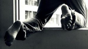 В Запорожской области мужчина травмировался, выпрыгнув из окна