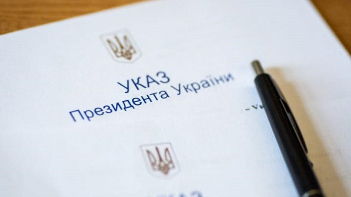 Двое запорожцев получили почетные звания от президента Украины