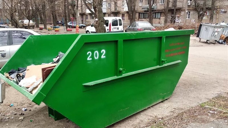 В Александровском районе Запорожья установили контейнеры для крупногабаритных отходов