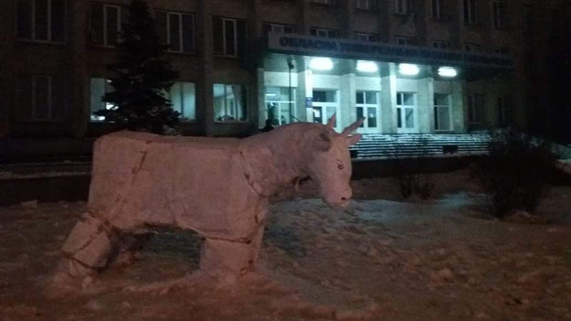В центрі Запоріжжя встановили фігуру цьогорічного символу року, — ФОТО