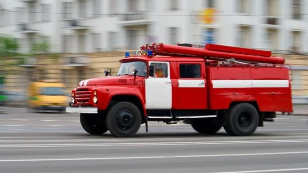 В Запоріжжі на проспекті загорілася іномарка