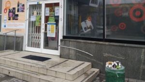 На два торговых заведения в Запорожье составили админпротоколы за мусор