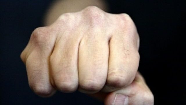 В Запорожской области мужчина забил до смерти собутыльника матери