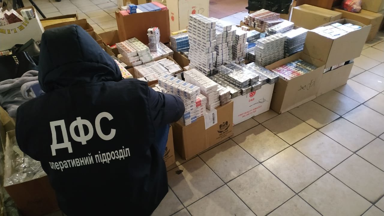 Жительница Запорожья торговала поддельными сигаретами