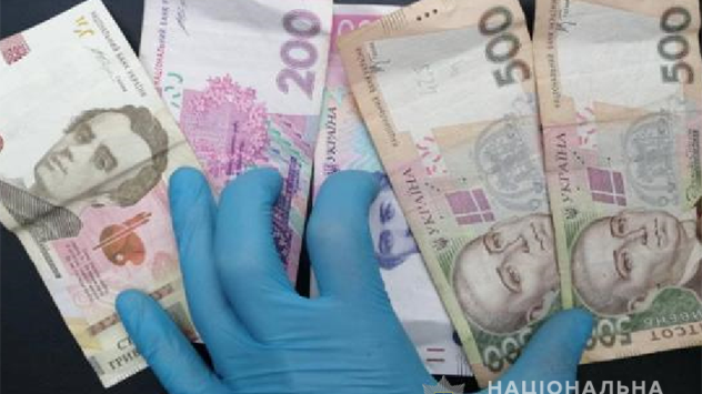 У під'їзді запорізької багатоповерхівки пограбували хлопця 