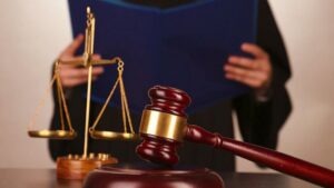 Судья назначил меру пресечения еще двум девушкам, которые избивали школьниц в Запорожье