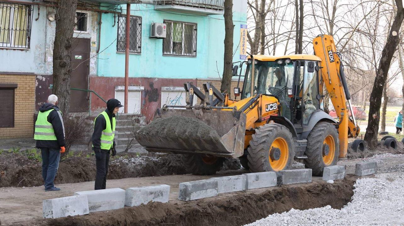 У Запоріжжі продовжили реконструкцію біля Алеї троянд, – ФОТО  