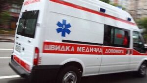 В Запорожье с четвертого этажа выпал человек: медики констатировали смерть
