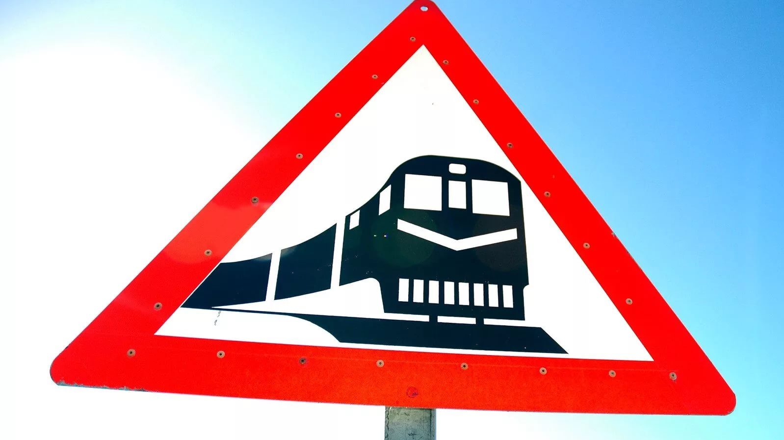 В Запорожской области приостанавливают движение пригородных поездов