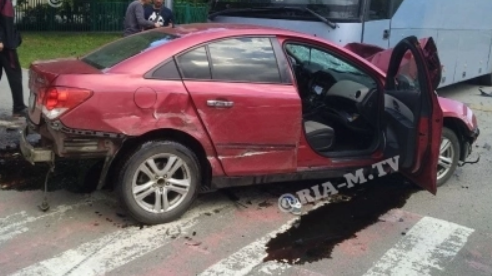 В Запорожской области водитель легковушки влетел в автобус: полиция рассказала подробности
